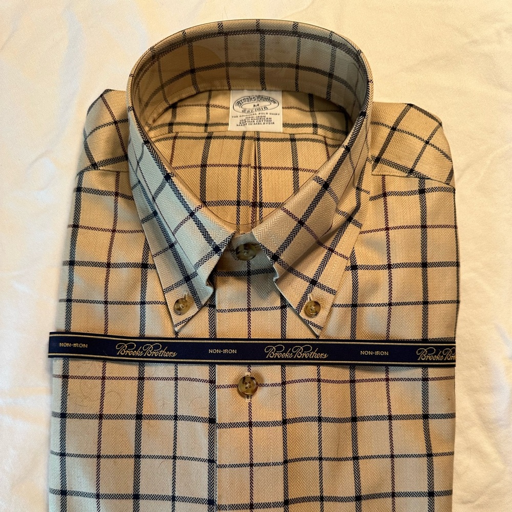 Brooks Brothers men’s “non-iron” button down. Brown window pane check. Size M.